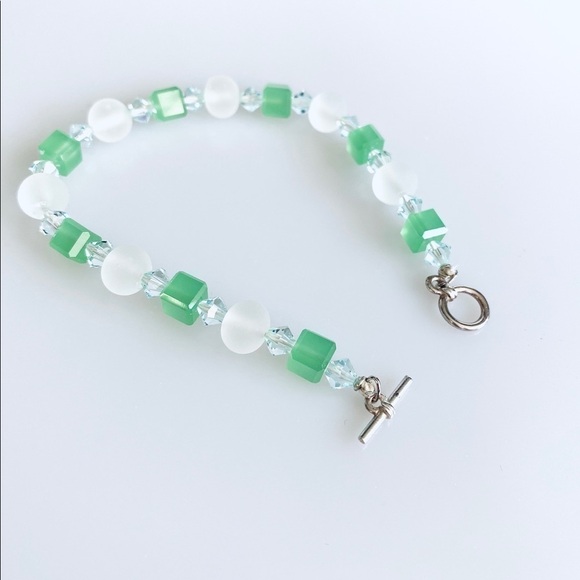 Artisan Beaded Bracelet 7.5” Toggle Clasp Green Clear Geometric Beads Jewelry - Picture 1 of 5